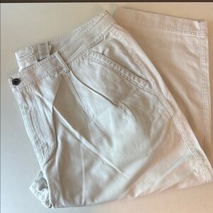 Women’s Khaki Capri Pants